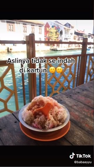 Demi es campur, wanita ini rela terbang ke Malaysia. (TikTok/@babaayyu)