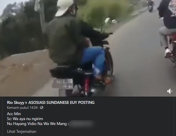 Pemotor berulah berujung apes. (Facebook)