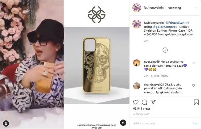 Syahrini pakai casing ponsel langka dan berlapis emas 24 karat. (Instagram/@fashionsyahrini)