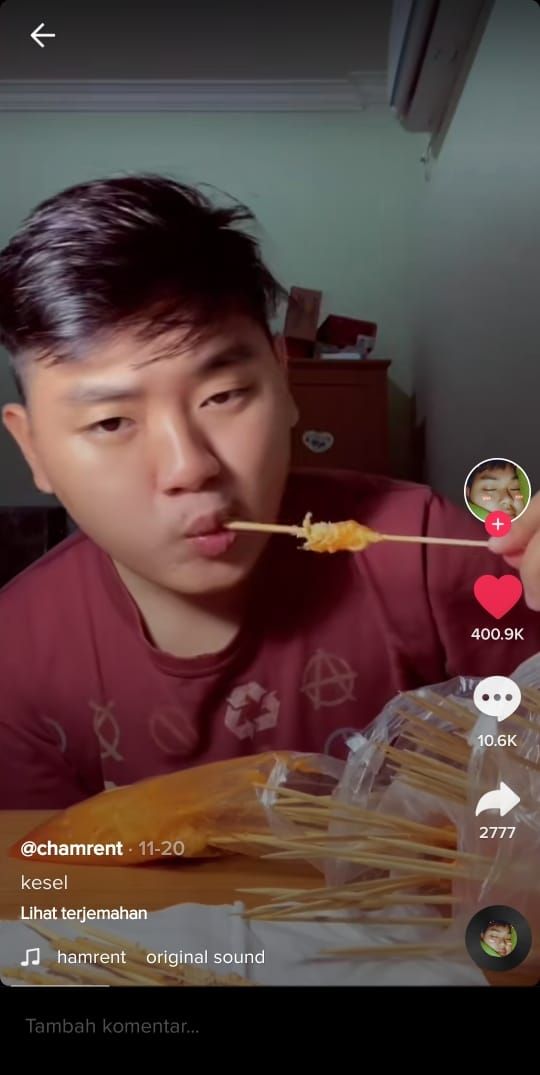 Duh Pria Ini Lupa Videonya Belum Terekam saat Mukbang 50 Tusuk Telur Gulung