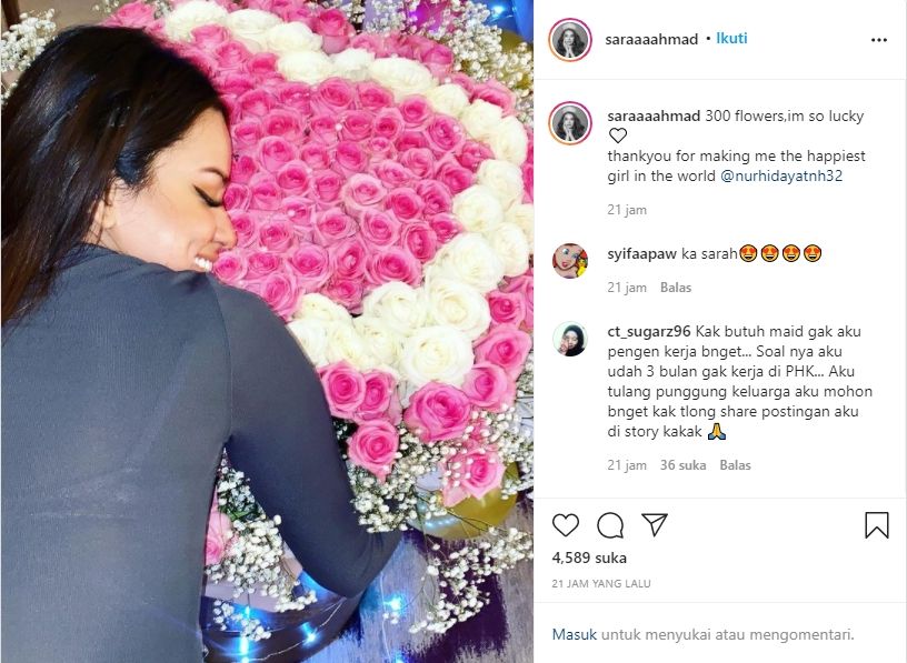 Sarah Ahmad pamer kado 300 bunga dari Nurhidayat. (Instagram/saraaahahmad)