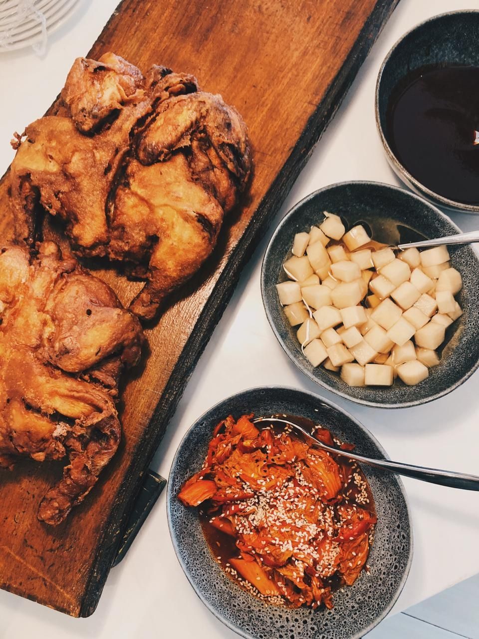 Korean Whole Fried Chicken jadi salah satu menu andalan di Innside Yogyakarta. (Melia.com)