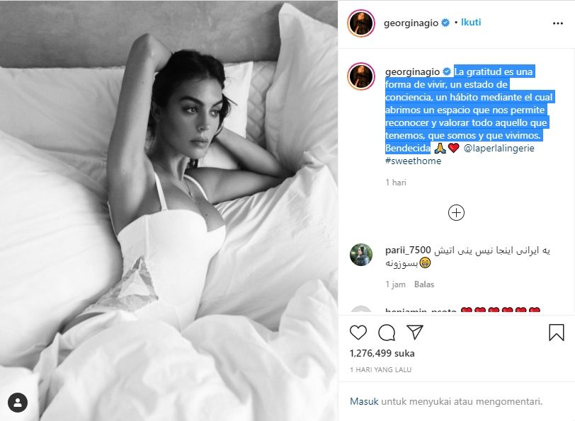 Georgina Rodriguez tampil menggoda di atas ranjang. (Instagram/georginagio)