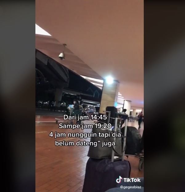 Curhat Wanita Ditelantarkan 4 Jam oleh Pacar (tiktok.com/@gegeabisz)