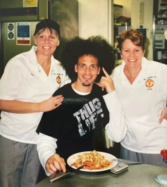 Rio Ferdinand dan Carol, wanita yang berani ejek Sir Alex Ferguson.