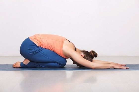 Gerakan Yoga Untuk Membantu Tidur Nyenyak. (Elements Envato)