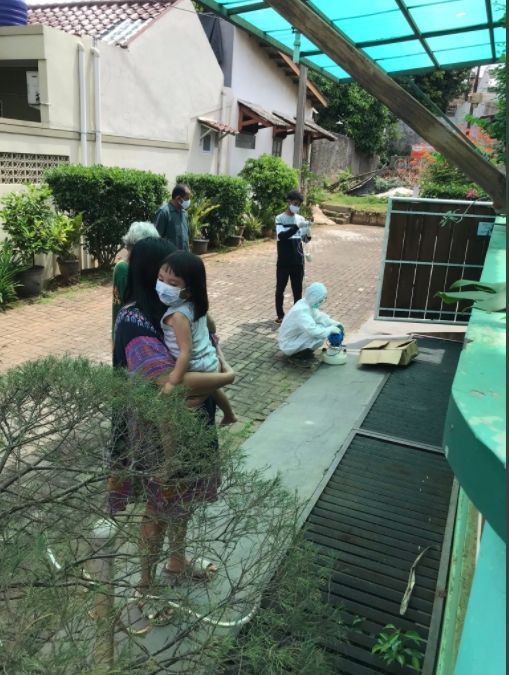 Viral Kisah Pria Melepas Anak Istri Karantina Covid-19 di Wisma Atlet (Twitter/@jerangkah).