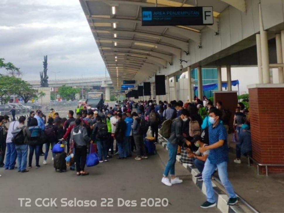 Penumpukan Penumpang di Terminal II Bandara Soekarno-Hatta, Selasa (22/12/2020). (Doc:Istimewa).