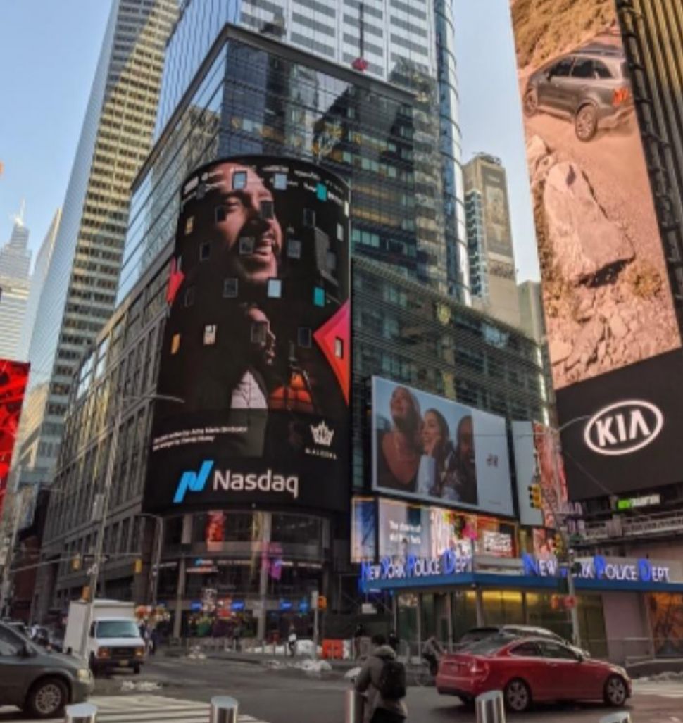 Wajah Maruli Tampubolon terpampang di Times Square New York. [Instagram]