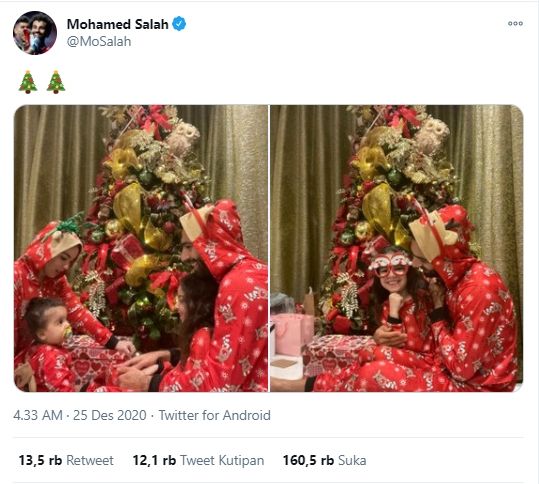 Mohamed Salah saat ikut merayakan Natal. (Twitter/MoSalah)