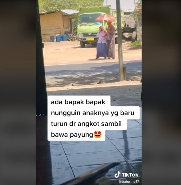 Video ayah lakukan hal menyentuh saat jemput anak. (Twitter/menteridigital)