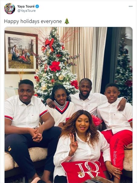 Yaya Toure saat merayakan Natal. (Twitter/YayaToure)