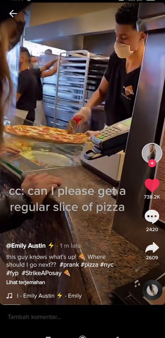 Prank pegawai kedai pizza (TikTok @emilyraustin)
