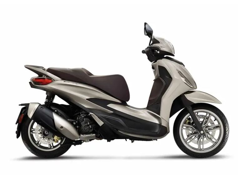 Piaggio Beverly 300. (motorcyclenews.com)