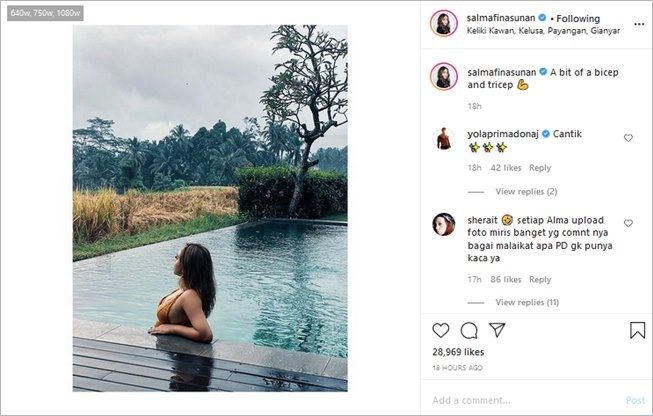 Salmafina Sunan santai berbikini di Bali. (Instagram/@salmafinasunan)