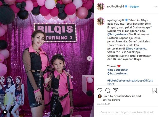 Kostum ulang tahun putri Ayu Ting Ting ala member BLACKPINK. (Instagram/@ayutingting92)