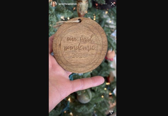 Ornamen Natal Jennifer Aniston tuai kecaman di media sosial. (Instagram/@jenniferaniston)