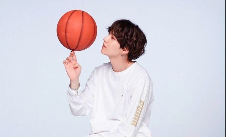 Suga BTS bermain basket (dok. istimewa)