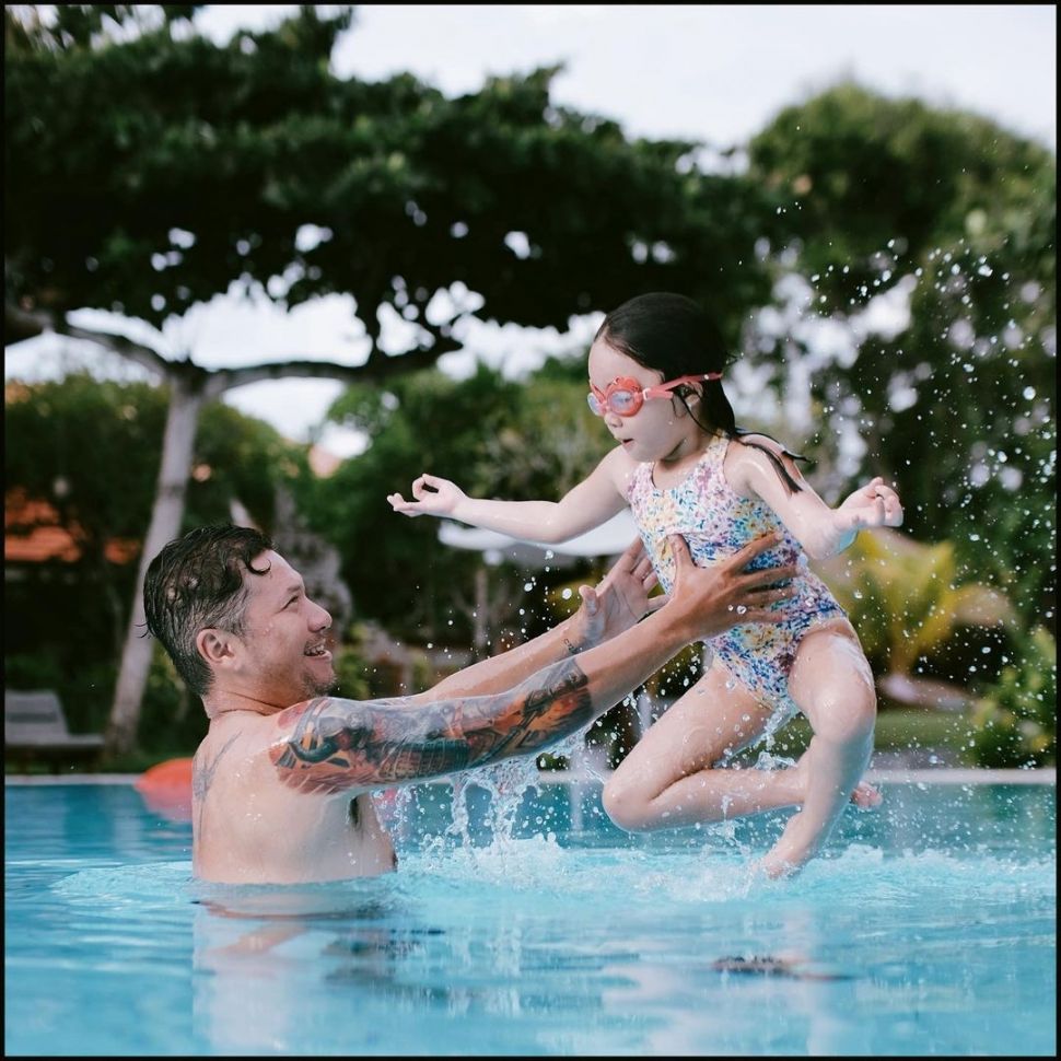 Gempitar Nora Marten berlibur bersama ayahnya, Gading Marten di Bali. [Instagram]