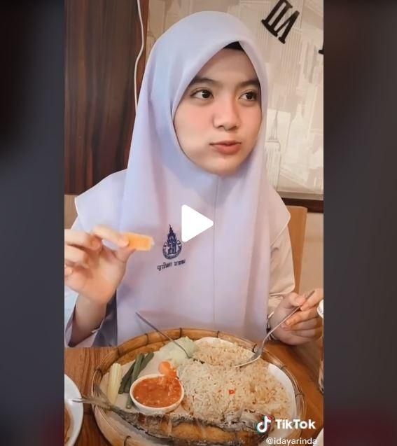 Pesona ukhti Thailand ini bikin netizen kesemsem. (TikTok/ @idayarinda)