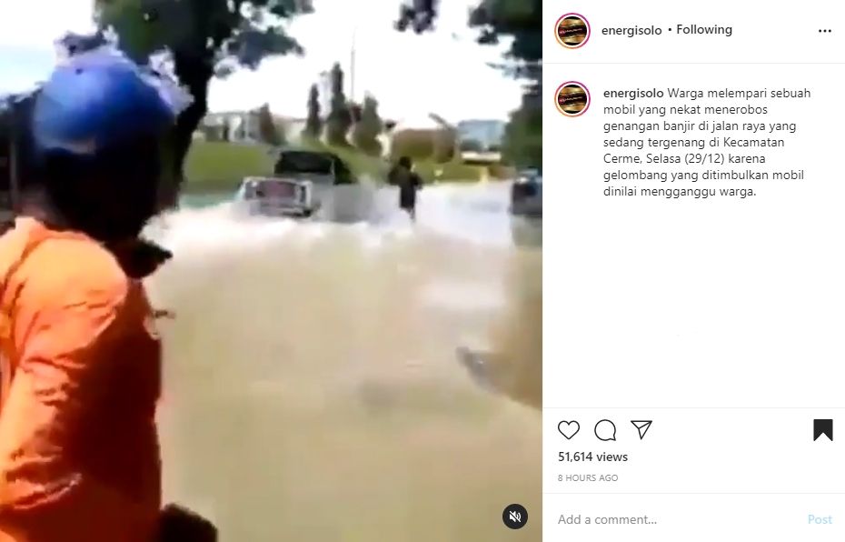 Viral pemobil menerjang banjir, malah dikejar massa. (Instagram)
