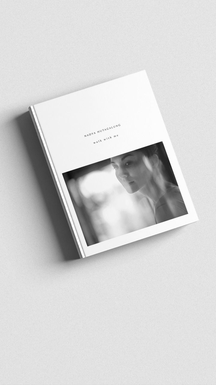 Buku Walk With Me, Nadya Hutagalung. (Dok. Pribadi)