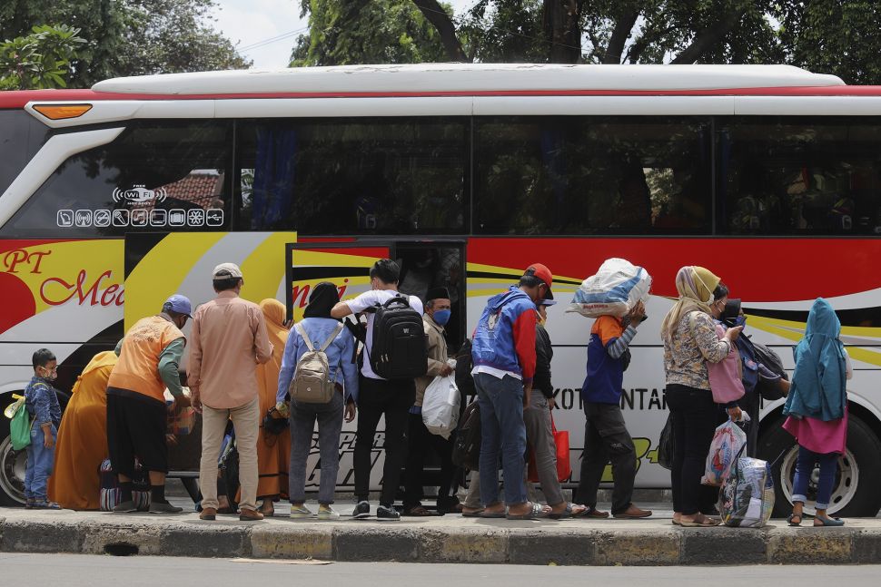 [FOTO] Arus Balik Nataru Di Terminal Kampung Rambutan - SUARAKALBAR.CO.ID