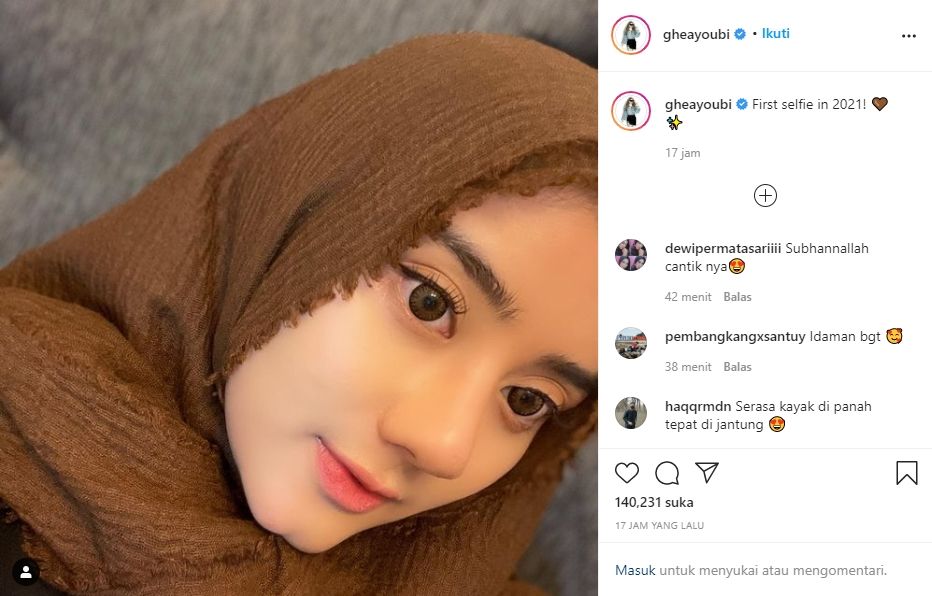 Ghea Youbi mendapatkan pujian saat tampil kenakan hijab. (Instagram/gheayoubi).