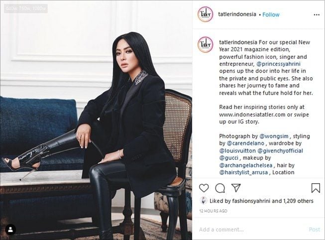 Syahrini tampil cantik pakai blazer GIVENCHY di majalah. (Instagram/@tatlerindonesia)