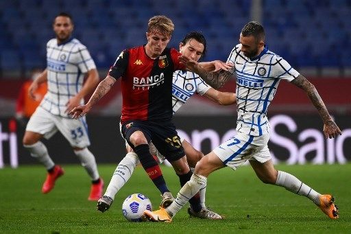 Nicolo Rovella memperkuat Genoa dalam pertandingan Serie A kontra Inter Milan pada 24 Oktober 2020. [AFP]