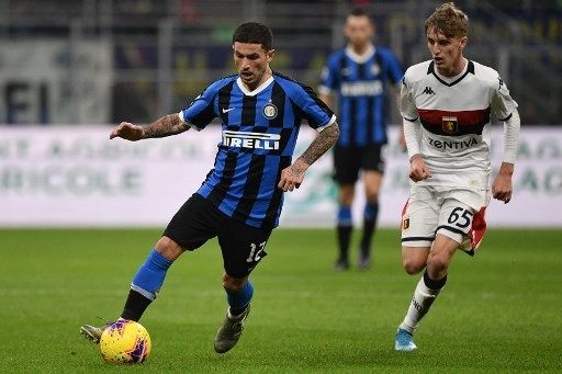 Nicolo Rovella memperkuat Genoa dalam pertandingan Serie A kontra Inter Milan pada Desember 2019. [AFP]