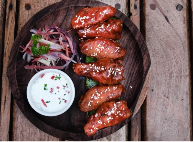 Ilustrasi Korean Spicy Chicken Wings. (Unsplash/Atharva Tulsi)