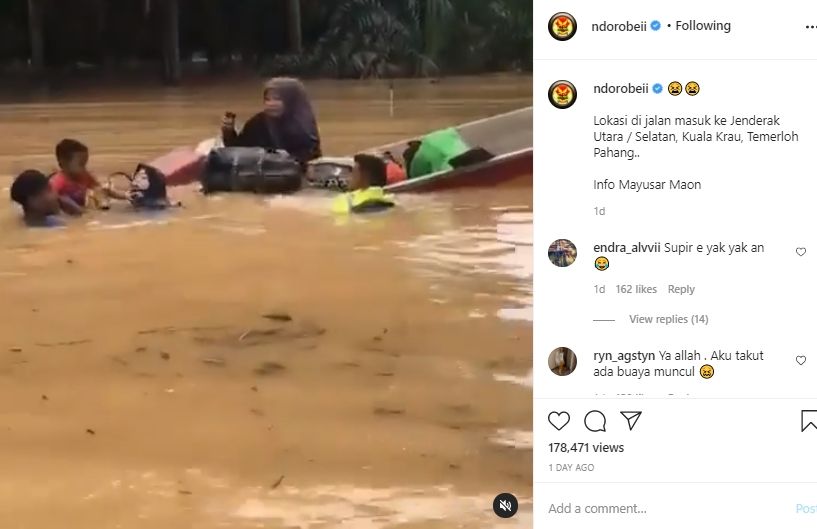 Video detik-detik perahu penuh penumpang terbalik. (Instagram/ndorobeii)