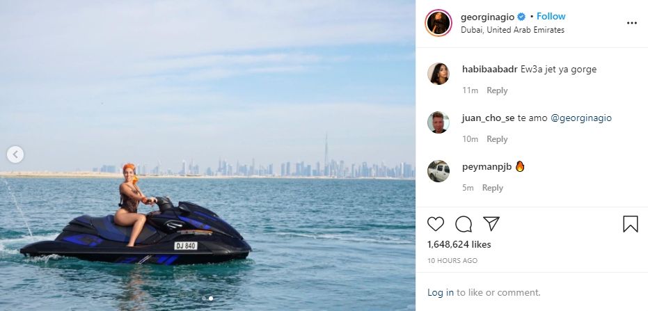Georgina Rodriguez seksi ketika bermain jetski di Dubai. (Instagram/georginagio)