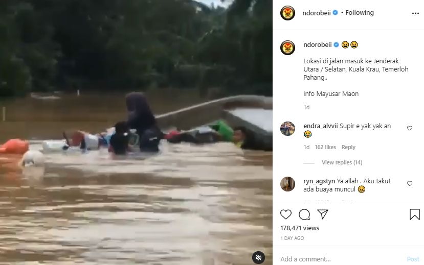 Video detik-detik perahu penuh penumpang terbalik. (Instagram/ndorobeii)