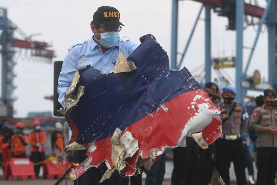 Serpihan Pesawat Sriwijaya Air SJ 182