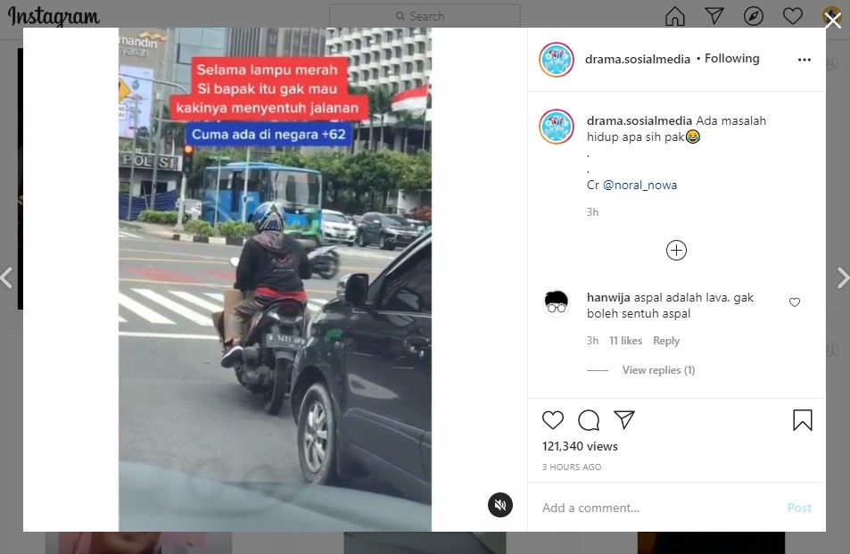 Viral pemotor tidak menapakkan kaki ke jalan selama lampu merah (IG/drama.sosialmedia)