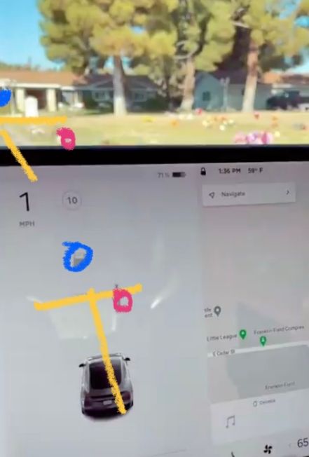 Mobil Tesla mendeteksi ada orang di tengah pemakaman yang sepi. (Twitter/@tesla_master)
