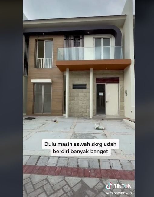 Video curhatan wanita lupa punya rumah baru seharga Rp 1,5 miliar. (Instagram/literally.receh)