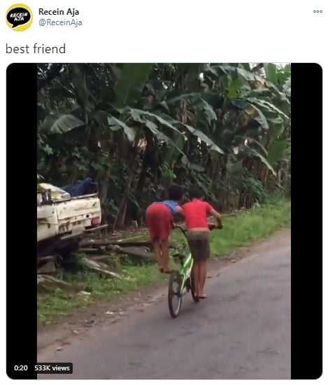 Video aksi nyeleneh 2 bocah naik sepeda. (Twitter/ReceinAja)