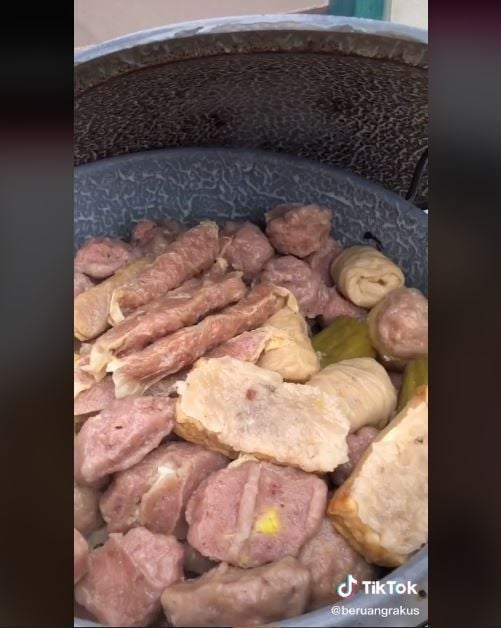 Siomai Babi, Siomay Pig (TikTok @beruangrakus)