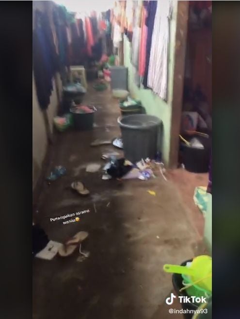 Video penampakan asrama putri. (TikTok/indahnya93)