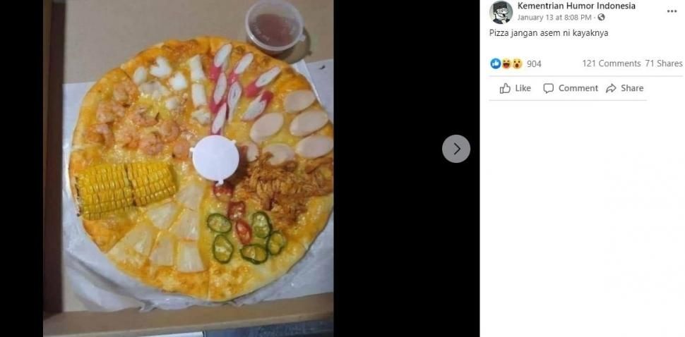 Bak Sayur Asem, Penampakan Topping Pizza Ini Buat Publik Geleng Kepala. (Facebook/Kementrian Humor Indonesia)