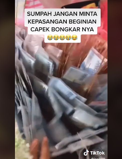 Video perempuan dikado buket uang segede gaban. (TikTok/isa21111)