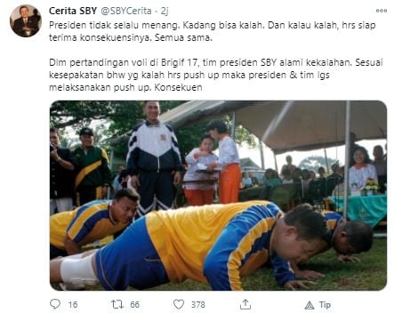 Susilo Bambang Yudhoyono saat melakukan push-up. (Twitter/@SBYcerita).