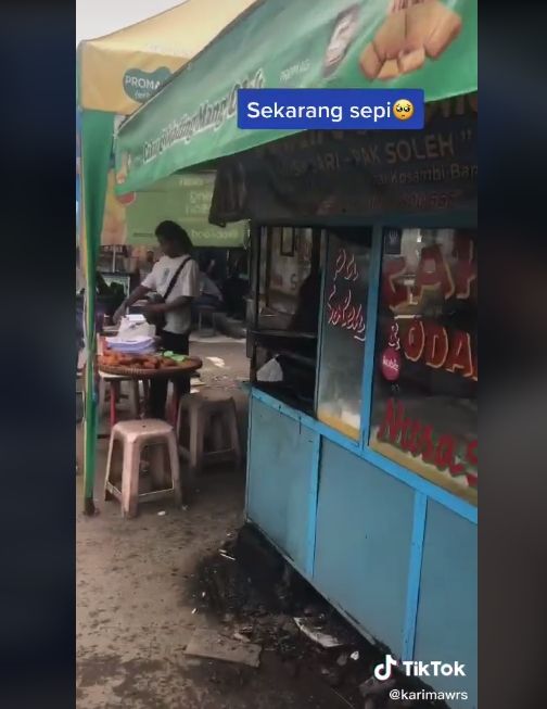 Video kondisi terkini warung Odading Mang Oleh. (TikTok/karimawrs)