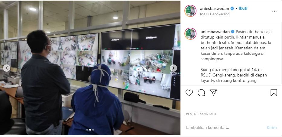 Anies Baswedan memandangi jenazah Covid-19 dari layar Monitor CCTV (Instagram/Aniesbaswedan).