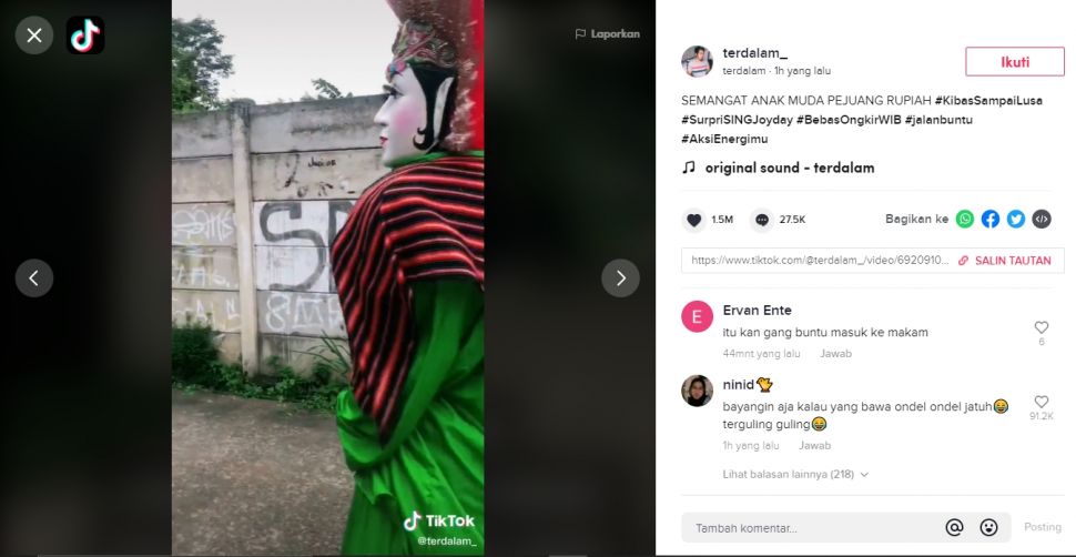 Video viral Ondel-Ondel nyasar mentok sampai kuburan, bikin warganet ngakak (TikTok/Terdalam_).