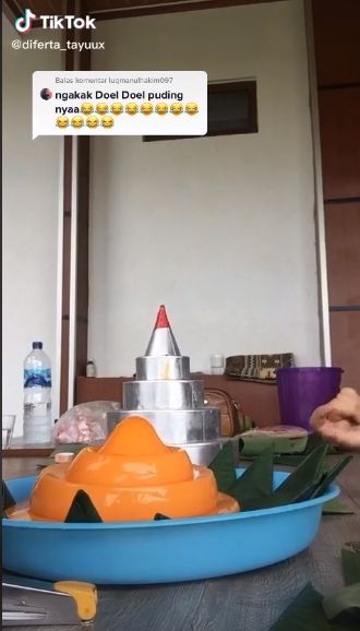 Niat Bikin Tumpeng dari Pudding, Hasil Jadinya Malah Bikin Publik Bengek. (TikTok/@diferta_tayuux)