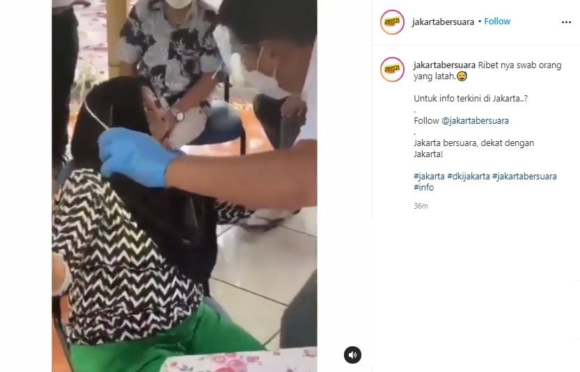 Video emak-emak latah saat swab. (Instagram/jakartabersuara)